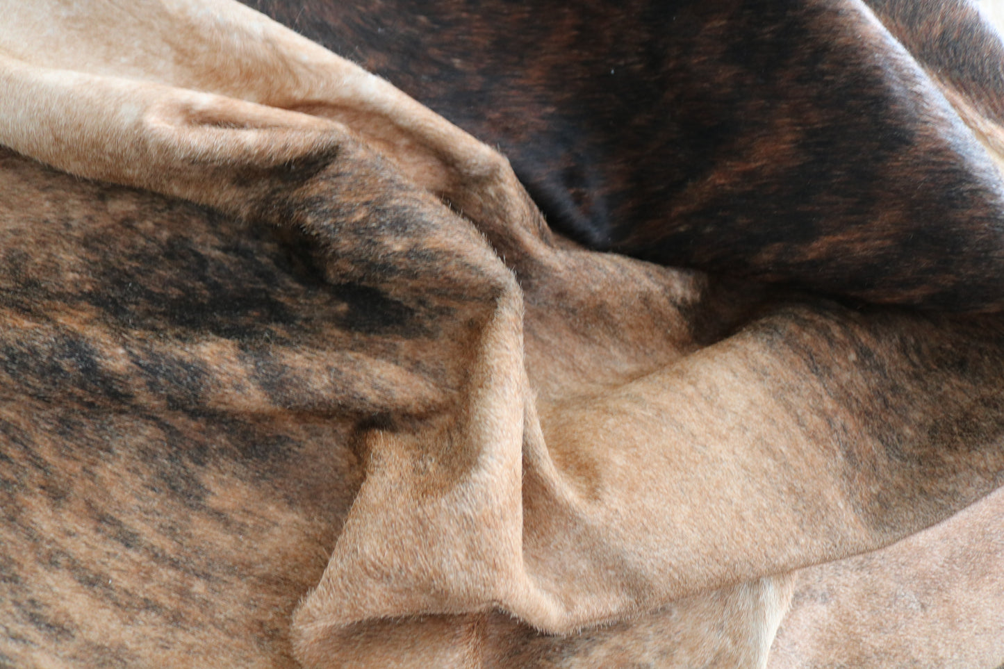 98570 - Cowhide Rug Tapis Peau de Vache BIG SIZE XXL - Collection Quebecuir Premium