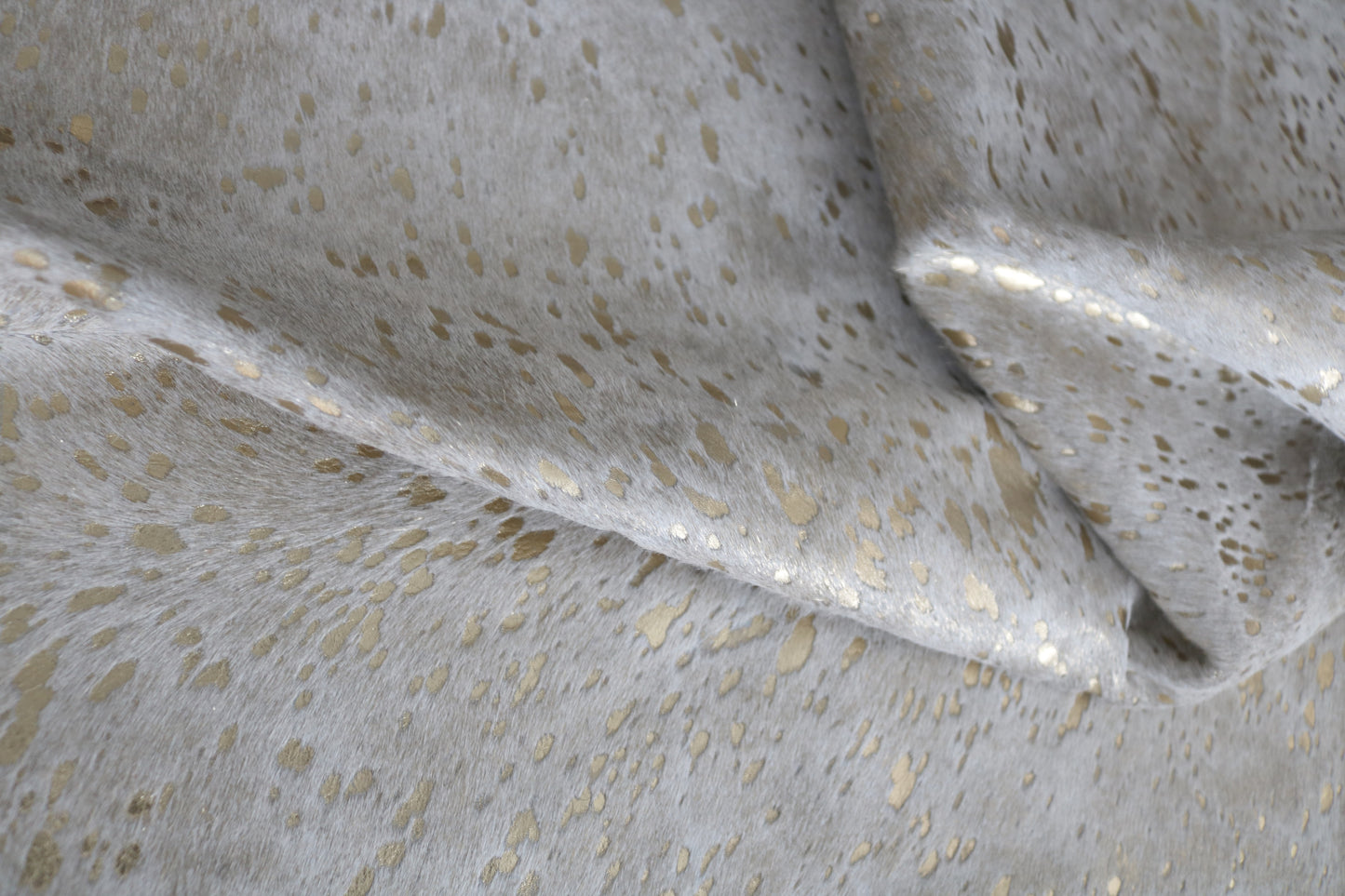 98579 - Cowhide Rug Tapis Peau de Vache GOLDEN METALLIC - Collection Quebecuir Premium