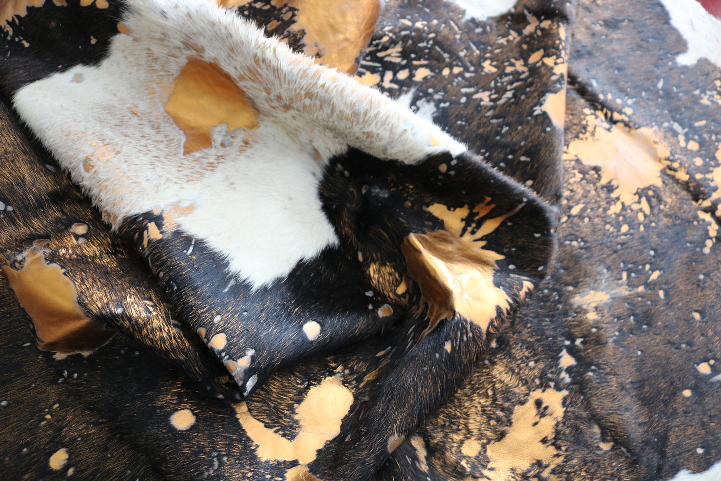 98580 - Cowhide Rug Tapis Peau de Vache BIG SIZE XXL GOLDEN METALLIC - Collection Quebecuir Premium