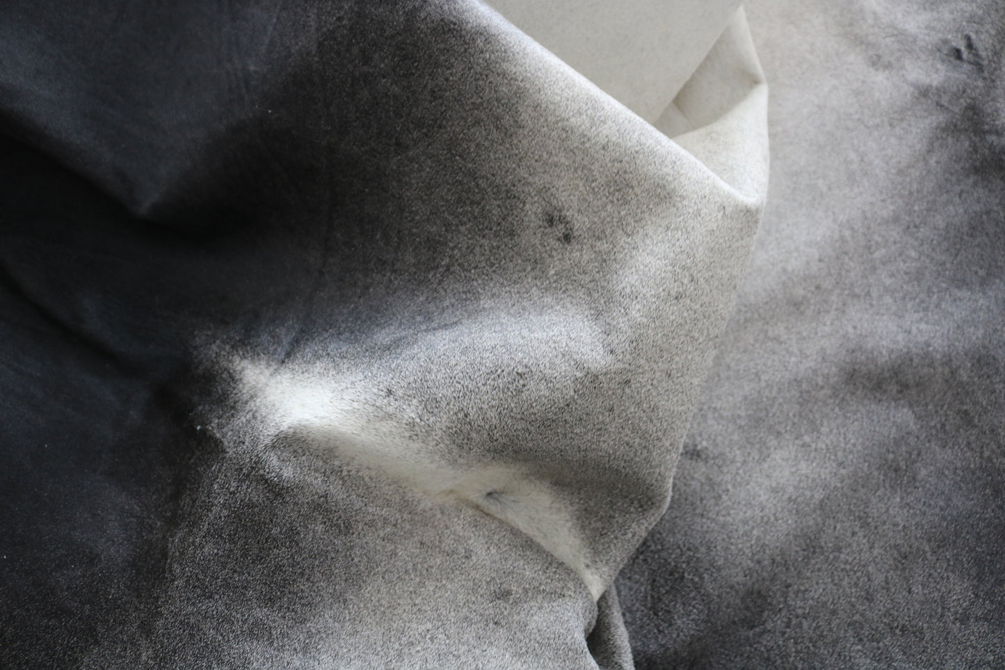 98597 - Cowhide Rug Tapis Peau de Vache GREY BIG SIZE XXL - Collection Quebecuir Premium