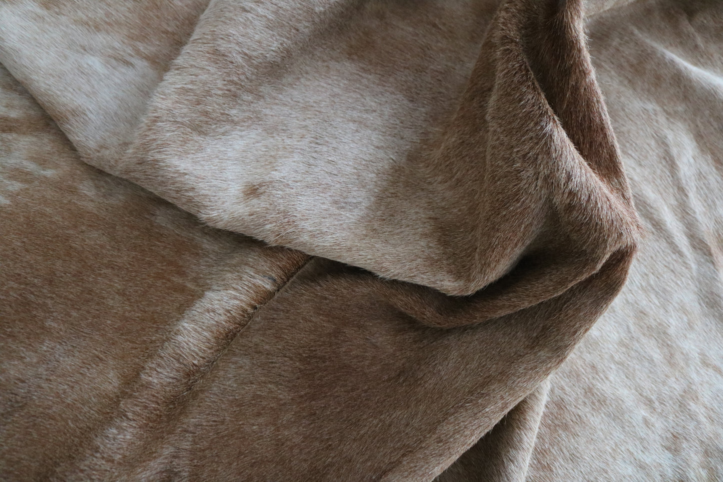 98602 - Cowhide Rug Tapis Peau de Vache BIG SIZE XXL - Collection Quebecuir Premium