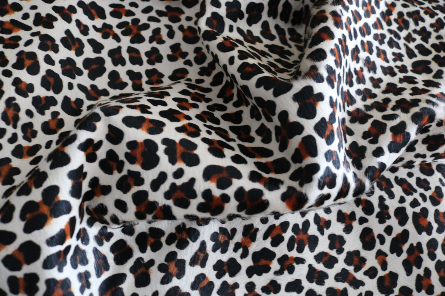 98613 - Cowhide Rug Tapis Peau de Vache CHEETAH - Collection Quebecuir Premium