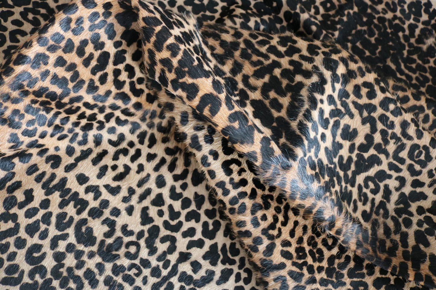 98619 - Cowhide Rug Tapis Peau de Vache LEOPARD - Collection Quebecuir Premium