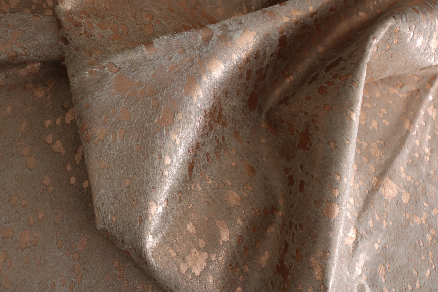 98621 - Acid Wash Cowhide Rug Tapis Peau de Vache COOPER METALLIC SUPER BIG SIZE XXXL - Collection Quebecuir Premium