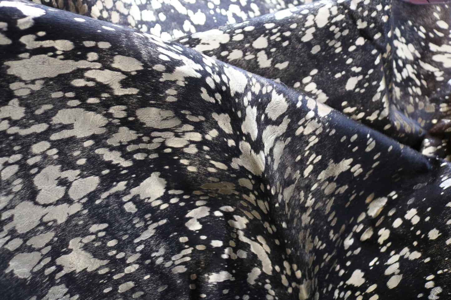 98629 - Cowhide Rug Tapis Peau de Vache GOLDEN METALLIC BIG SIZE XXL - Collection Quebecuir Premium