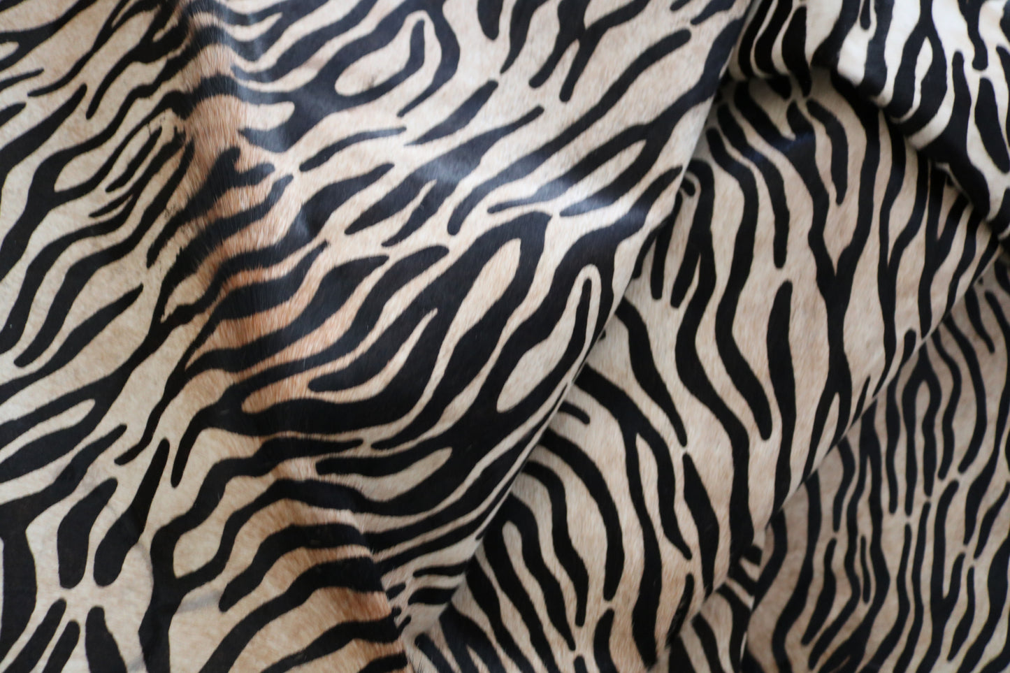 98632- Cowhide Rug Tapis Peau de Vache - Collection Quebecuir Premium