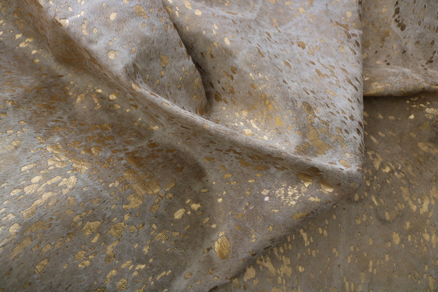 98634 - Cowhide Rug Tapis Peau de Vache GOLDEN METALLIC SUPER BIG SIZE XXXL - Collection Quebecuir Premium