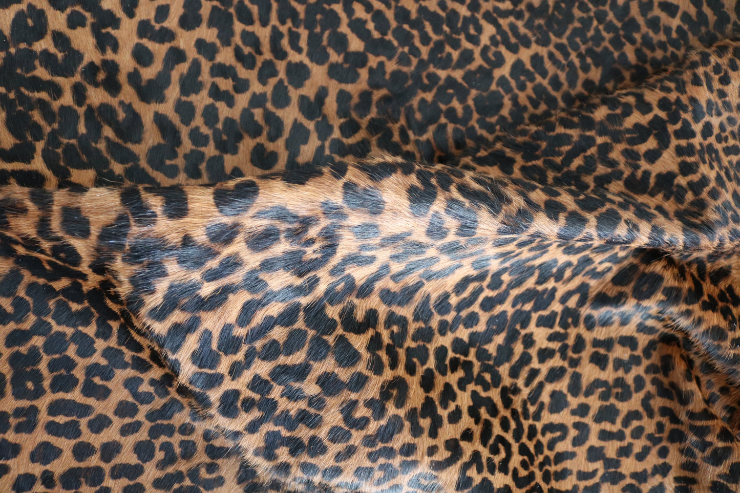 98635 - Cowhide Rug Tapis Peau de Vache LEOPARD - Collection Quebecuir Premium