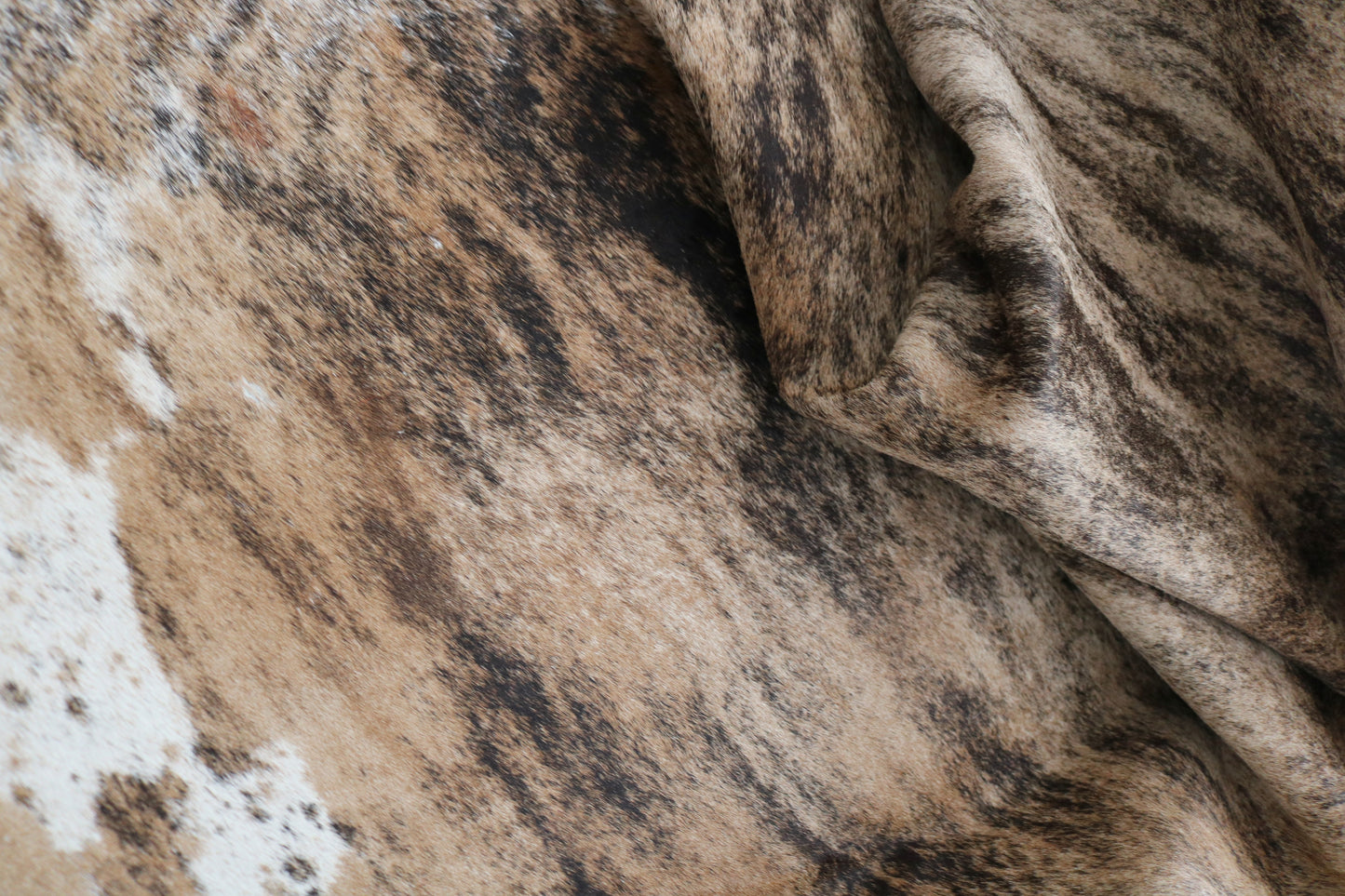 98657 - Cowhide Rug Tapis Peau de Vache SUPER BIG SIZE XXXL - Collection Quebecuir Premium