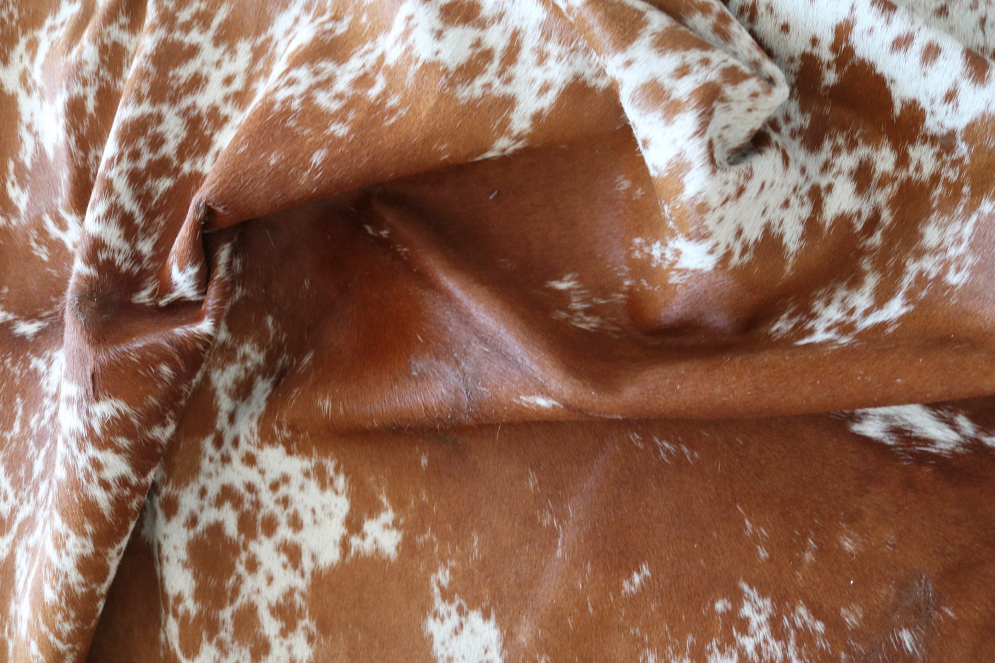 100145- BROWN & WHITE Cowhide Rug - Quebecuir Premium Collection