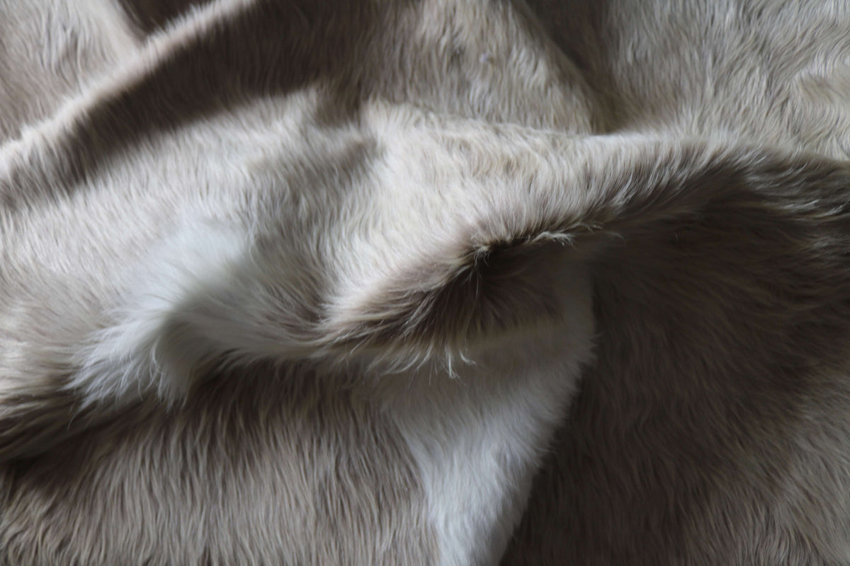100387- tapis peau de vache Cowhide Rug - Quebecuir Premium Collection