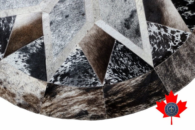 100082 Round Cowhide patchwork rug. tAPIS PEAU DE VACHE  MANDALA. Quebecuir Collection Premium