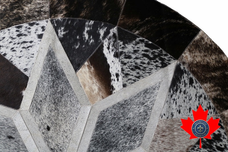 100082 Round Cowhide patchwork rug. tAPIS PEAU DE VACHE  MANDALA. Quebecuir Collection Premium