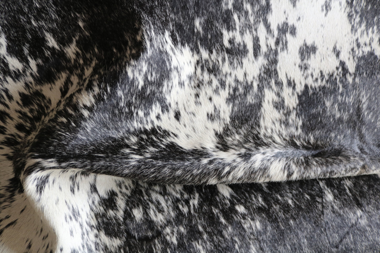 200616 -   Cowhide Rug - Quebecuir Premium Collection