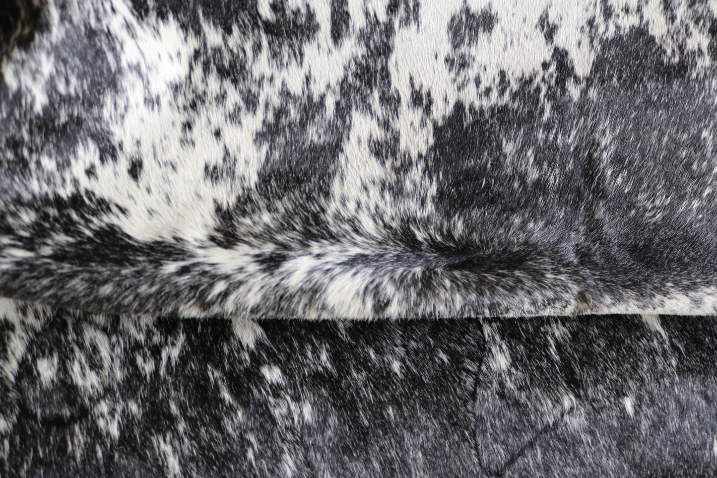 200616 -   Cowhide Rug - Quebecuir Premium Collection