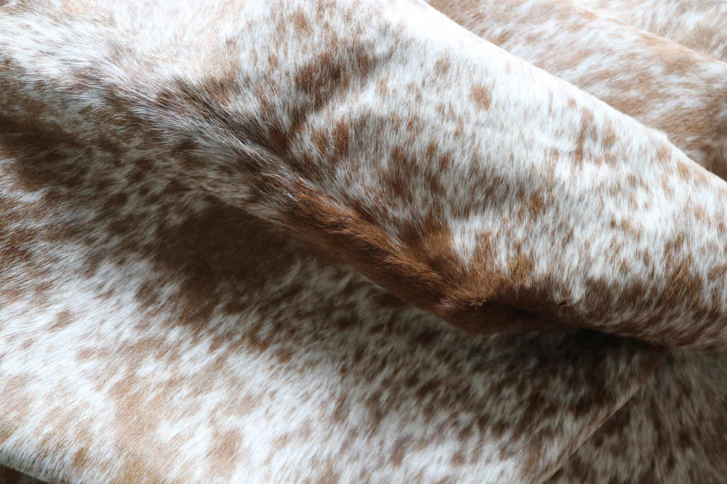 100255 -BROWN & WHITE  Cowhide Rug - Quebecuir Premium Collection