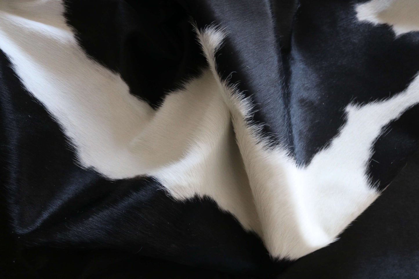 100294 - SUPER BIG  SIZE XXXL BLACK  & WHITE  Cowhide Rug - Quebecuir Premium Collection