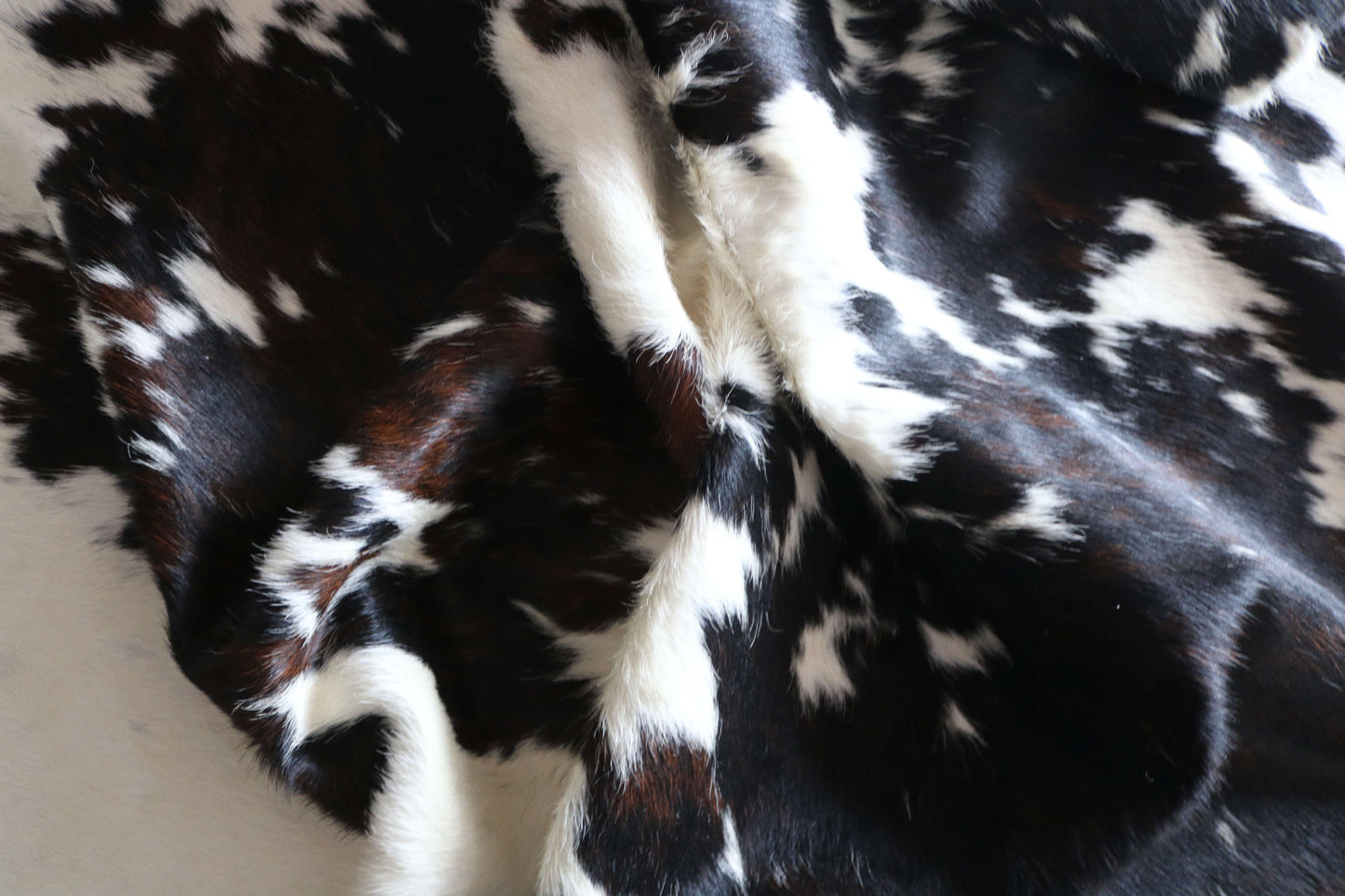 100300-  TRICOLOR  Cowhide Rug - Quebecuir Premium Collection