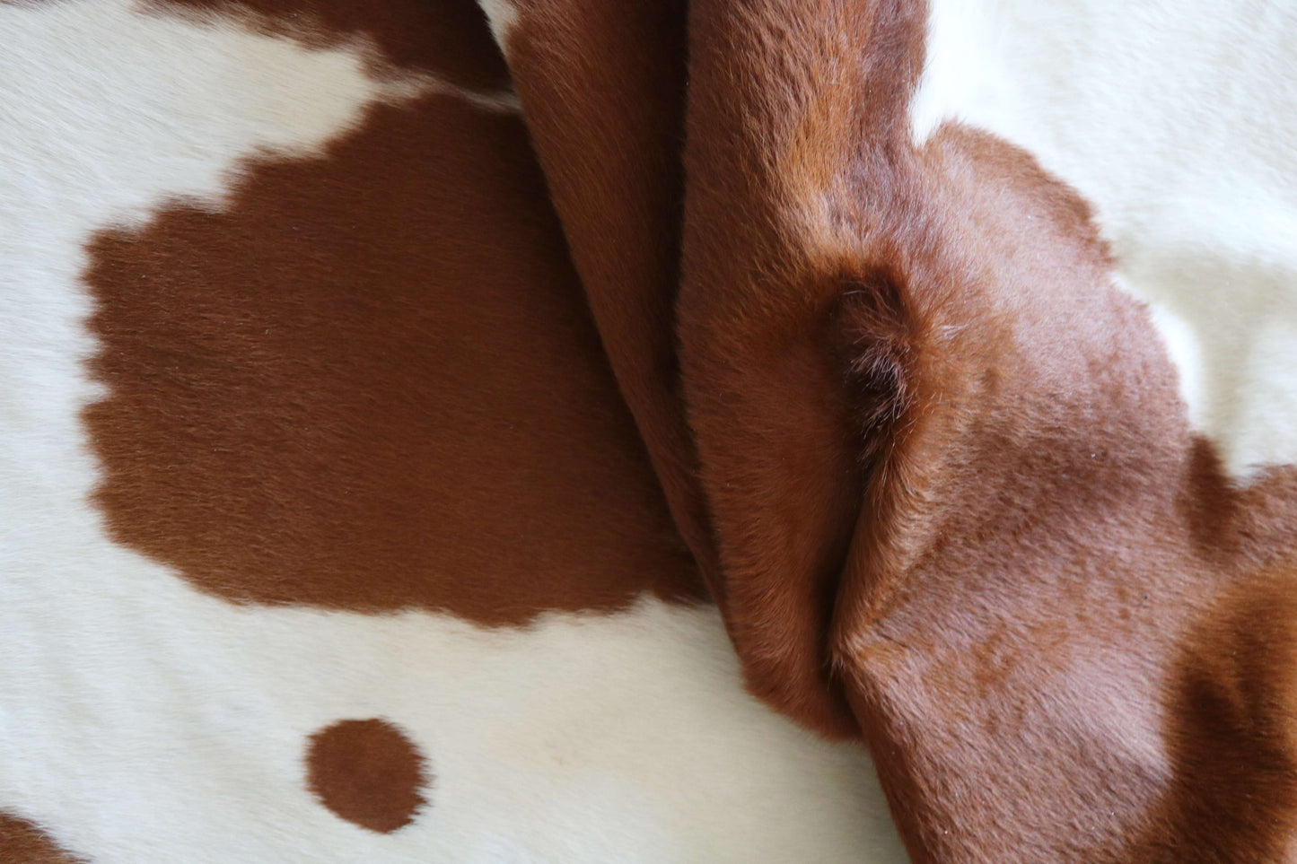 100307-  BROWN & WHITE  Cowhide Rug - Quebecuir Premium Collection