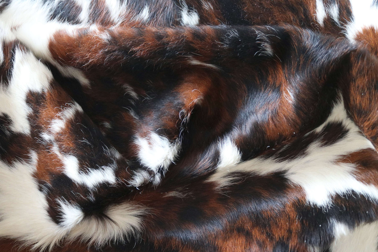 100310 - TRICOLOR  Cowhide Rug XL - Quebecuir Premium Collection