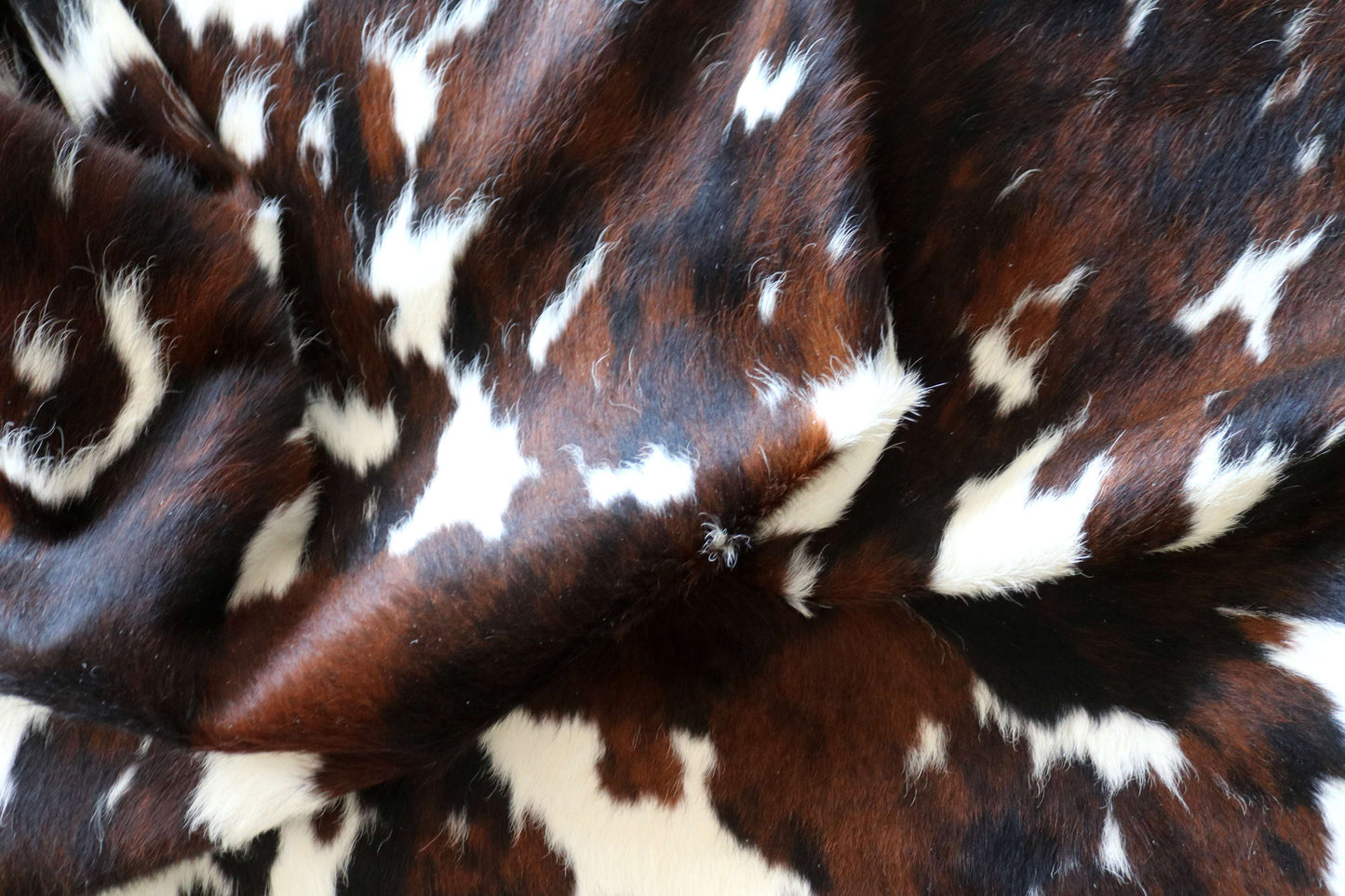 100320 - TRICOLOR  Cowhide Rug XL - Quebecuir Premium Collection