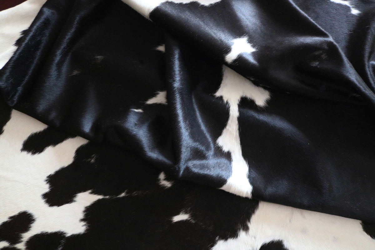100338- SUPER BIG  SIZE XXXL WHITE & BLACK   Cowhide Rug - Quebecuir Premium Collection