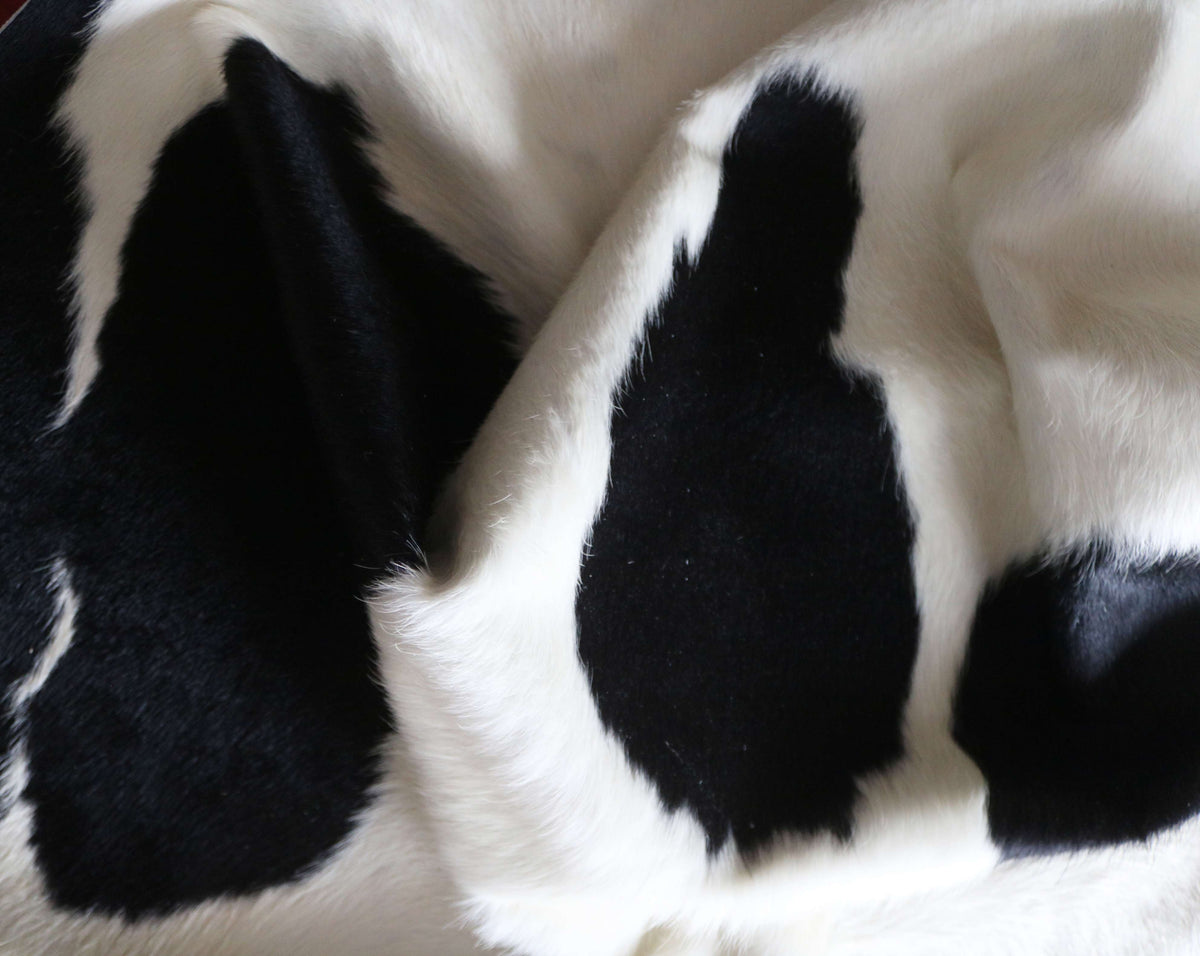 100343- BLACK & WHITE   Cowhide Rug - Quebecuir Premium Collection