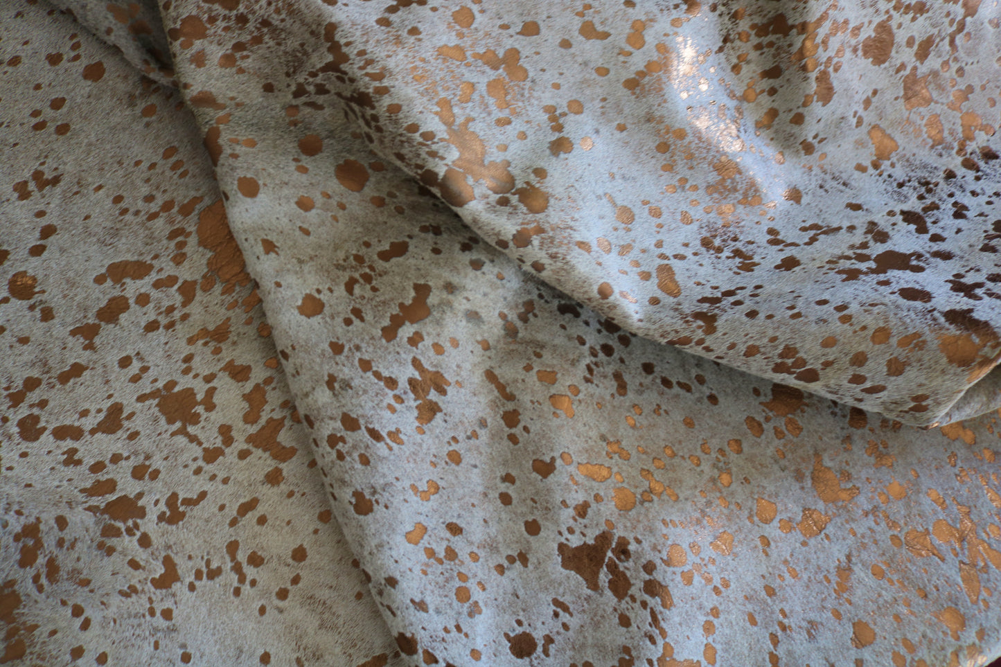 99008 - Cowhide Rug Tapis Peau de Vache   COOPER METALLIC   BIG  SIZE XL - Collection Quebecuir Premium