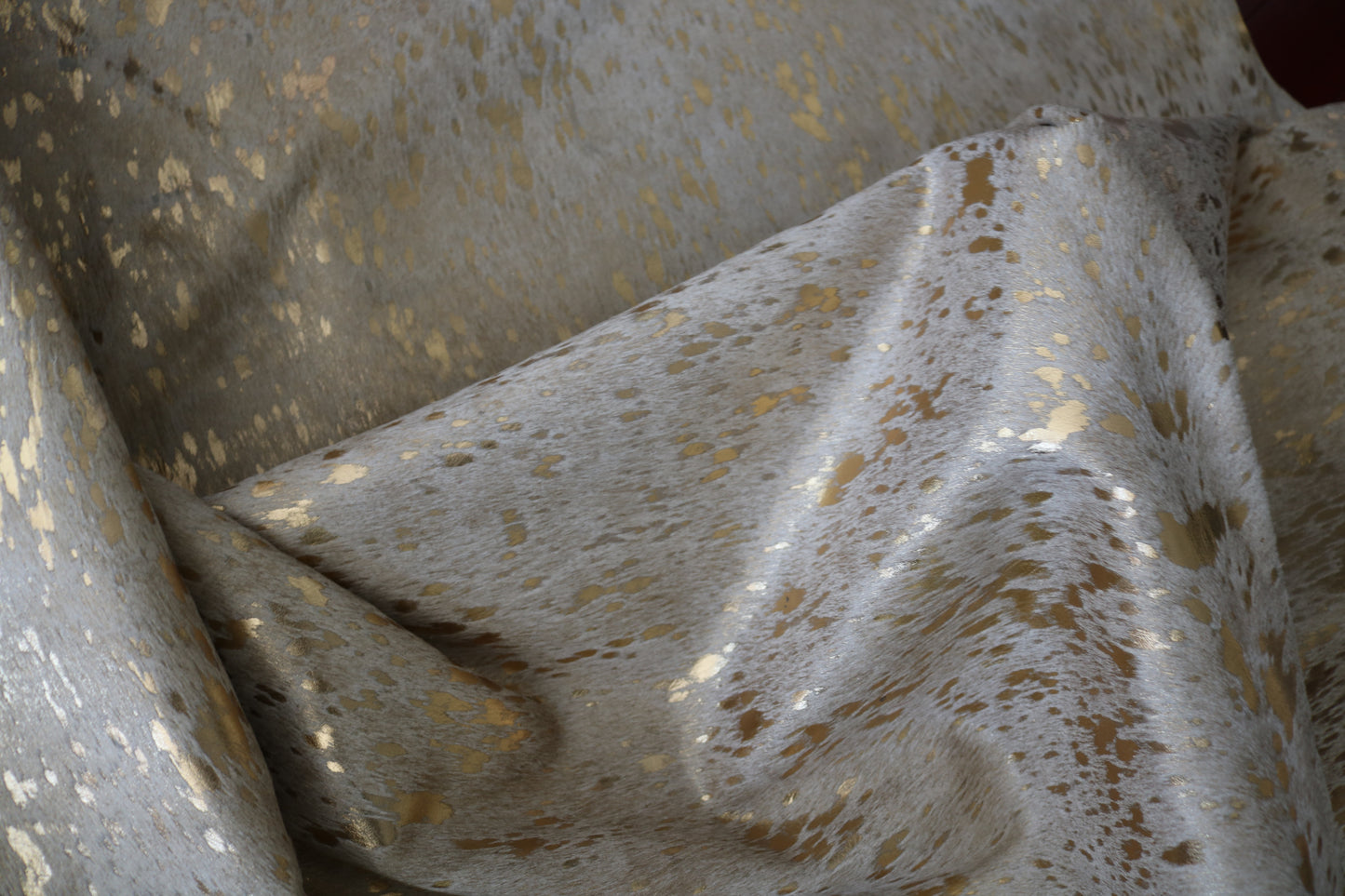 300002 - Cowhide Rug Tapis Peau de Vache   GOLDEN  METALLIC  BIG SIZE XL - Collection Quebecuir Premium