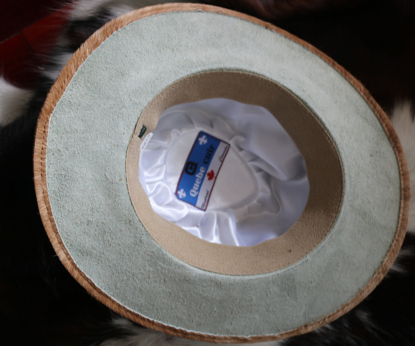 99120- Chapeau Hat  Collection Quebecuir Premium
