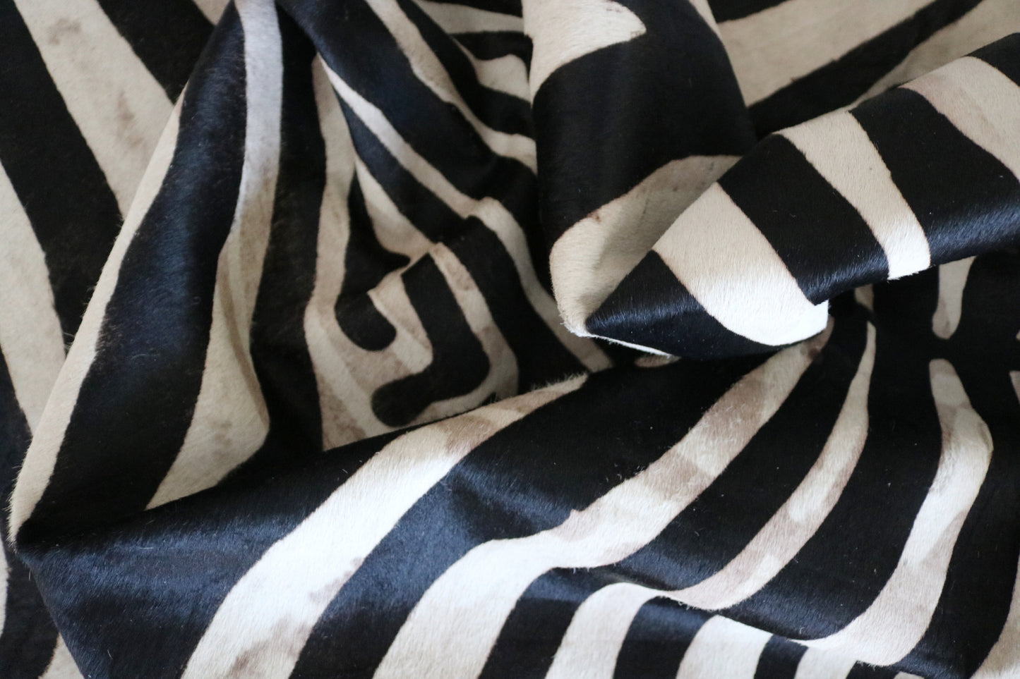 99191 - Cowhide Rug Tapis Peau de Vache   ZEBRA - Collection Quebecuir Premium