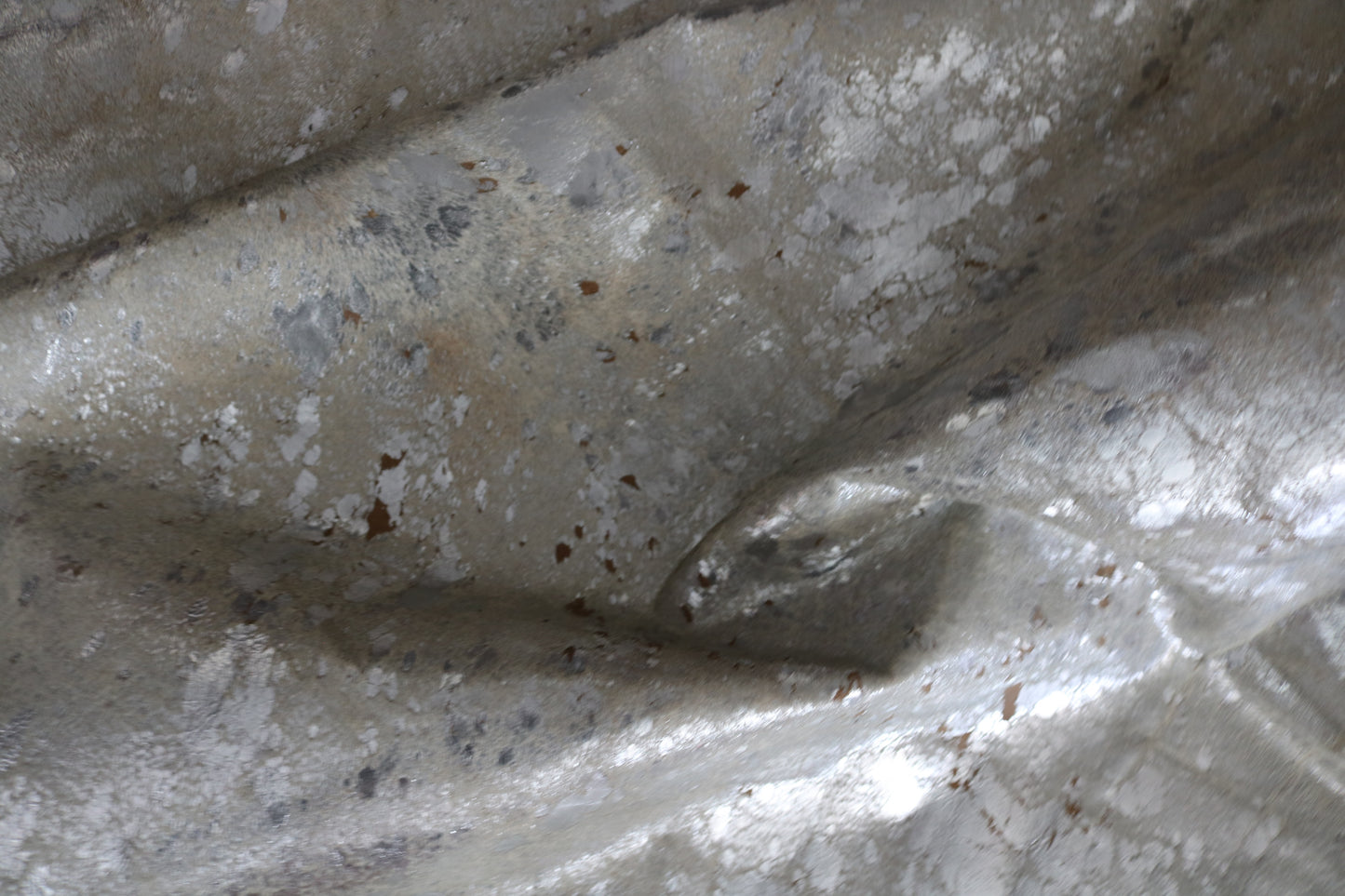 300538- Cowhide Rug Tapis Peau de Vache SILVER RUSTIC - Collection Quebecuir Premium