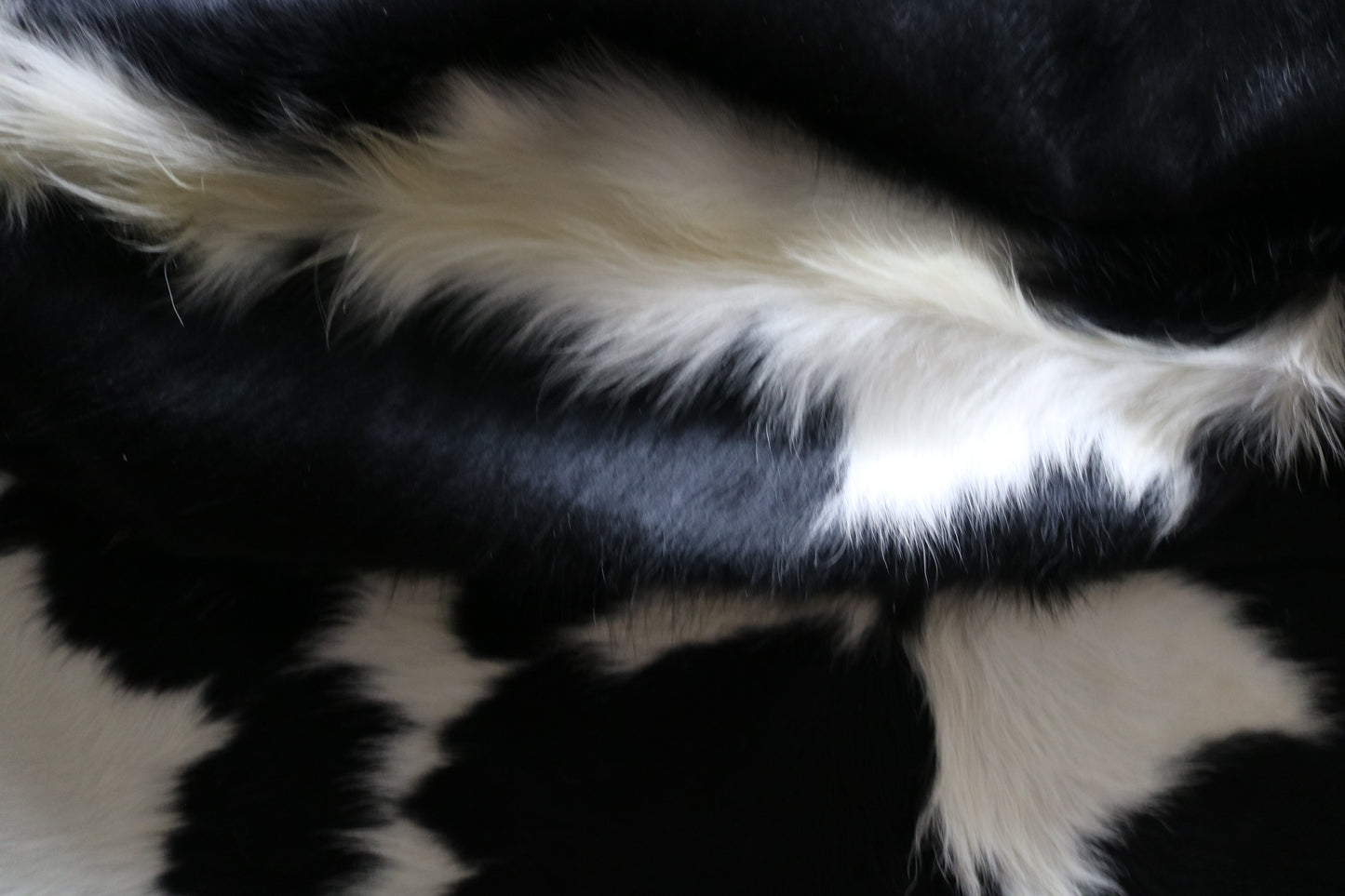 99231- Cowhide Rug Tapis Peau de Vache - Collection Quebecuir Premium