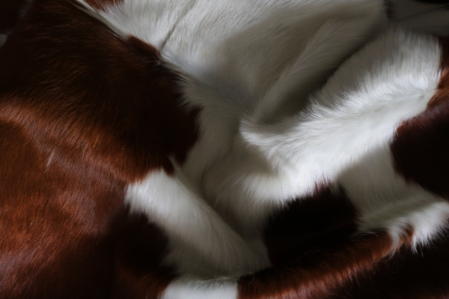 99232- Cowhide Rug Tapis Peau de Vache - Collection Quebecuir Premium