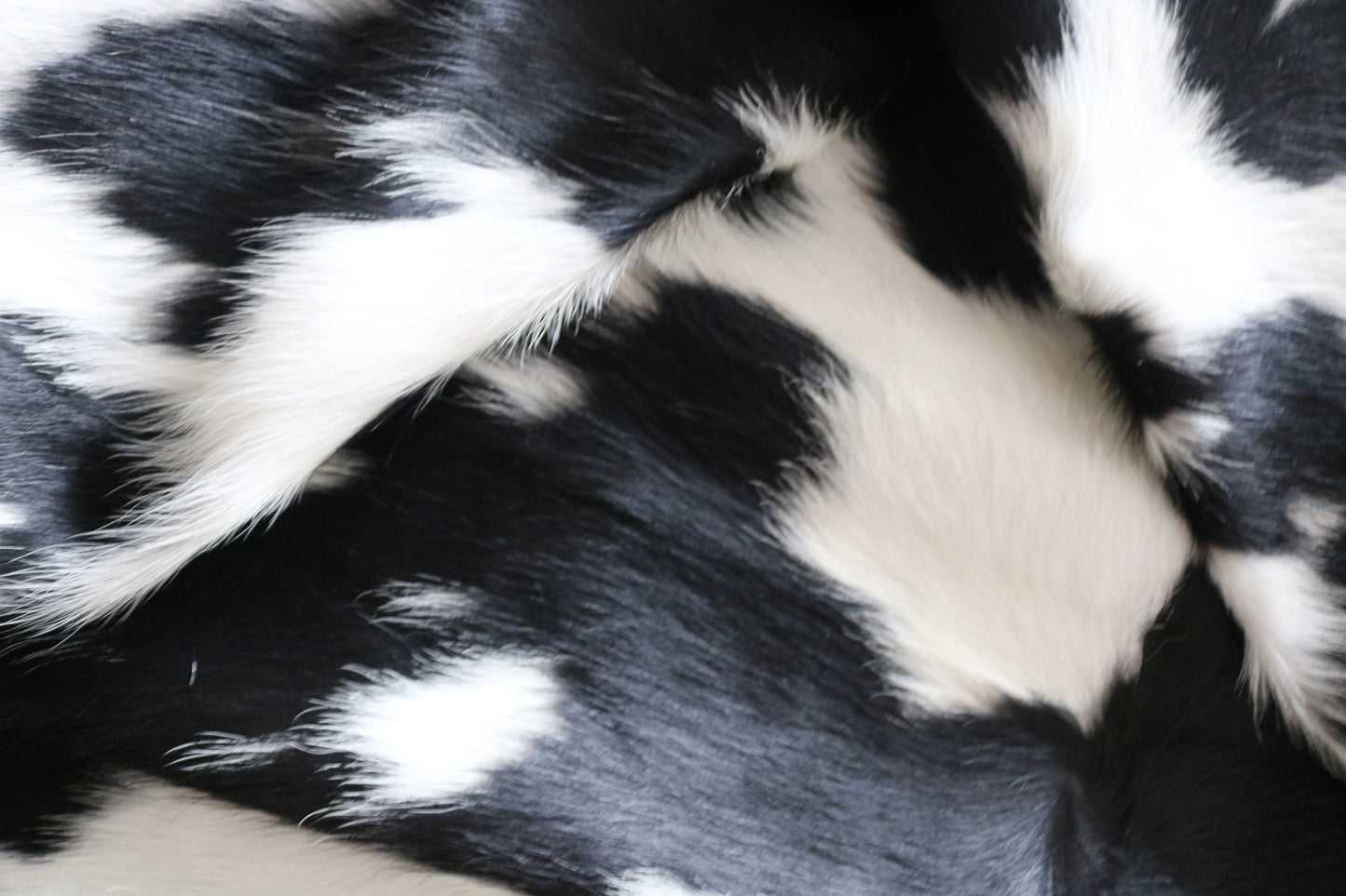 99235- Cowhide Rug Tapis Peau de Vache - Collection Quebecuir Premium