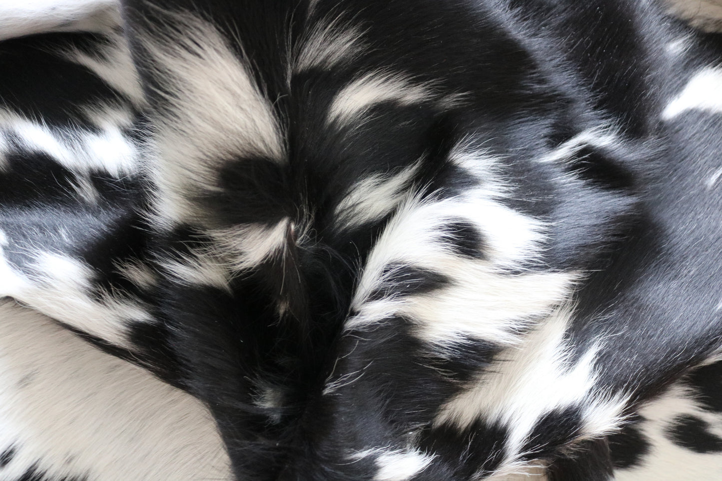 99246- Cowhide Rug Tapis Peau de Vache  - Collection Quebecuir Premium