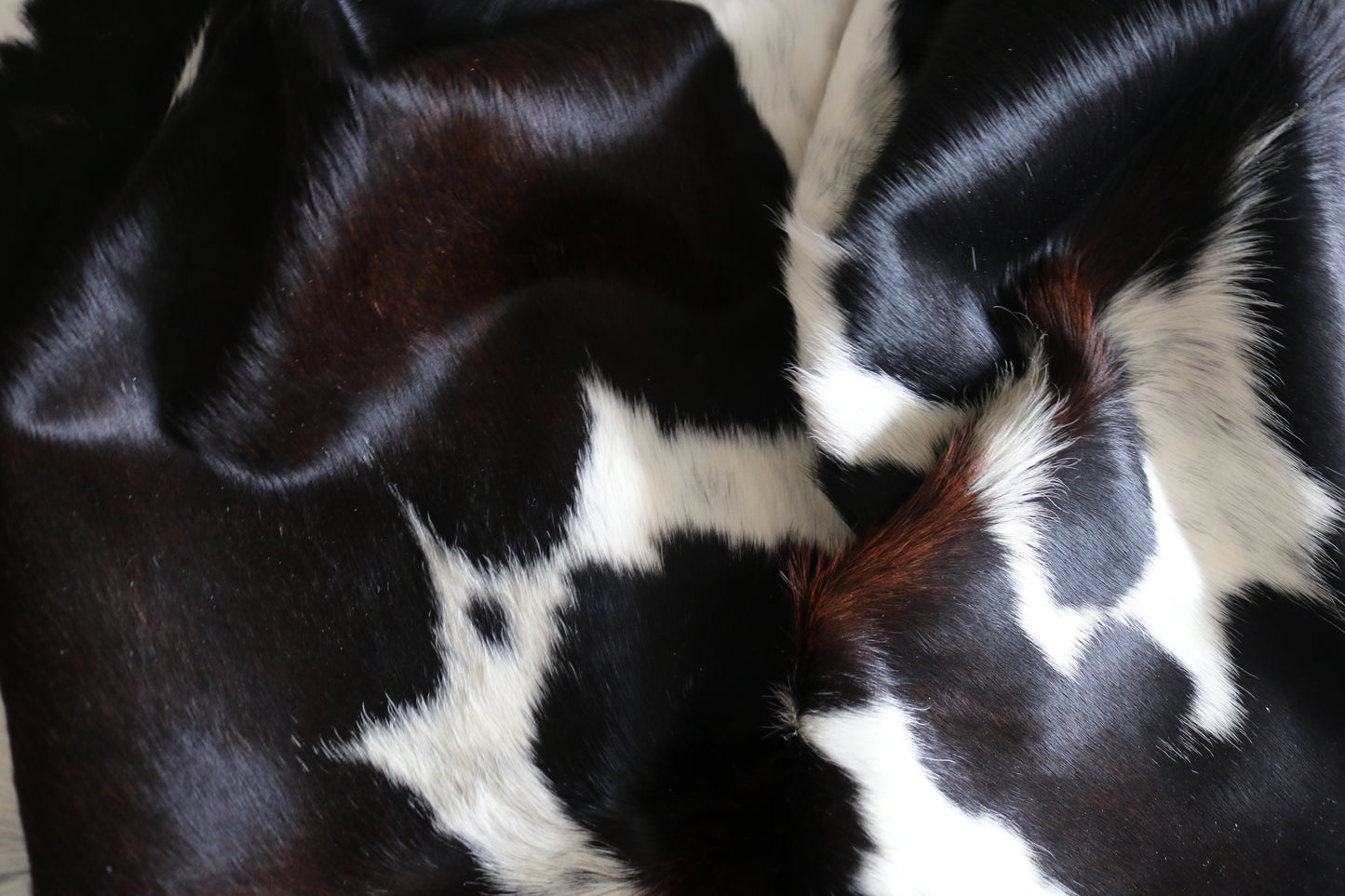 99247- Cowhide Rug Tapis Peau de Vache  - Collection Quebecuir Premium