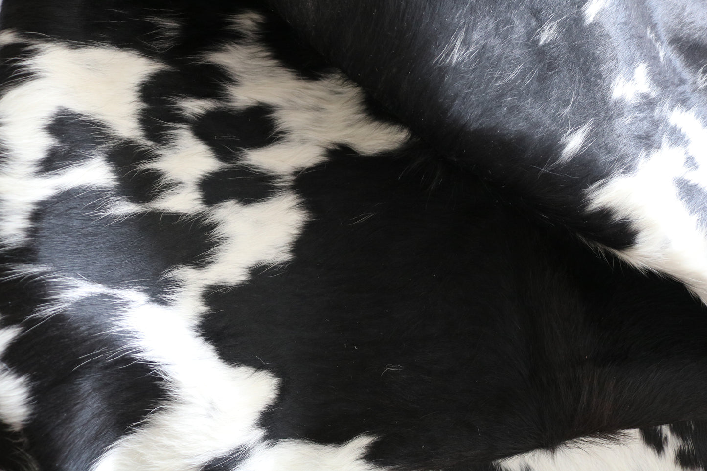 99248- Cowhide Rug Tapis Peau de Vache  - Collection Quebecuir Premium