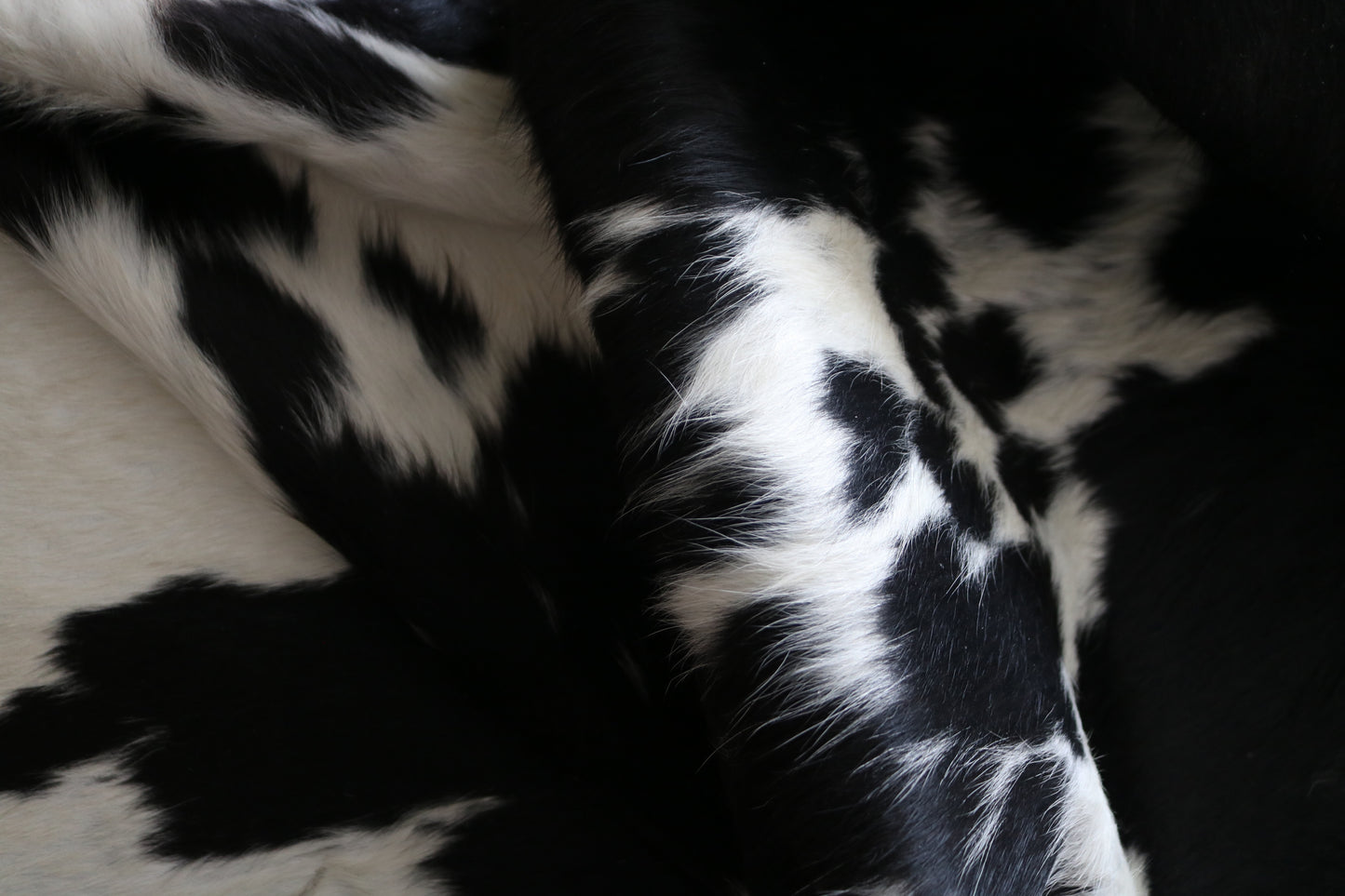 99248- Cowhide Rug Tapis Peau de Vache  - Collection Quebecuir Premium