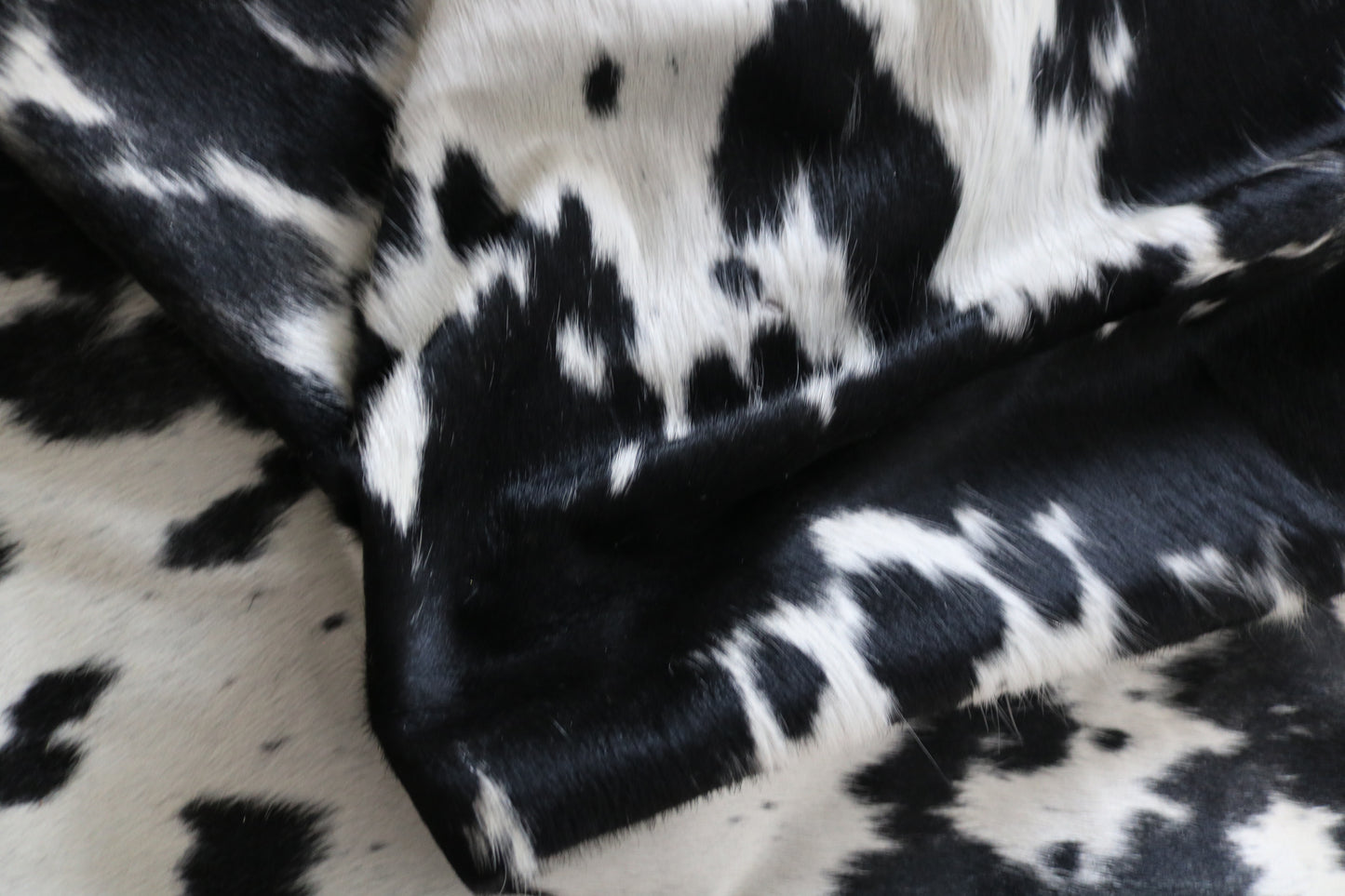 99249- Cowhide Rug Tapis Peau de Vache  - Collection Quebecuir Premium