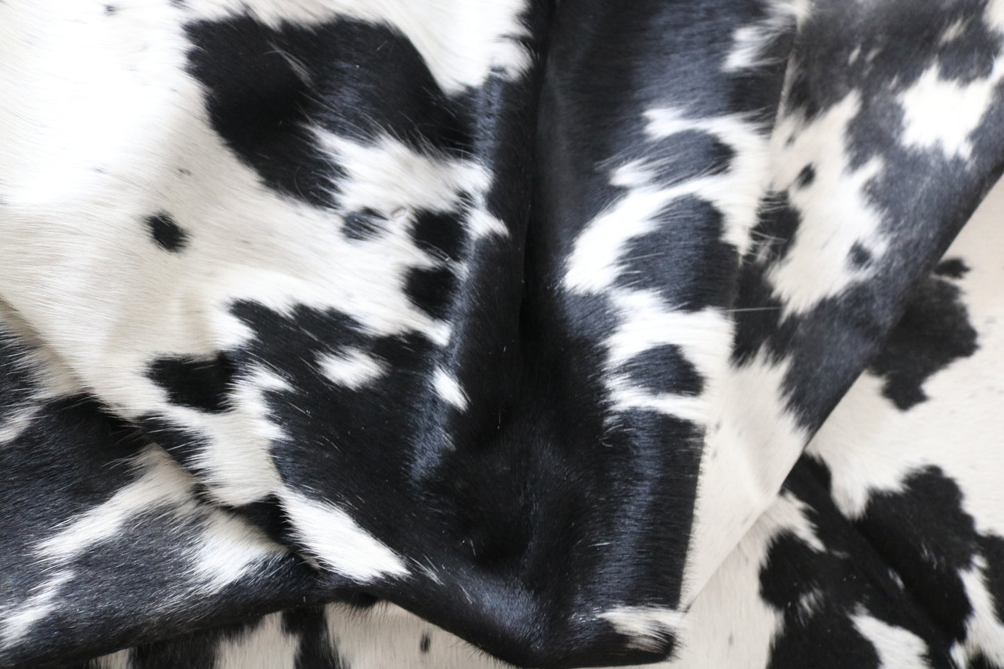 99249- Cowhide Rug Tapis Peau de Vache  - Collection Quebecuir Premium