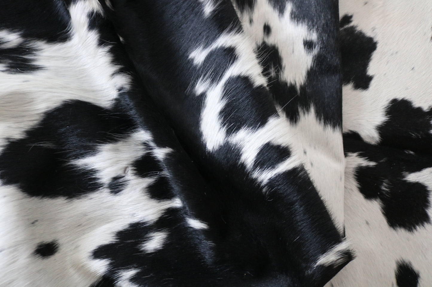 99249- Cowhide Rug Tapis Peau de Vache  - Collection Quebecuir Premium