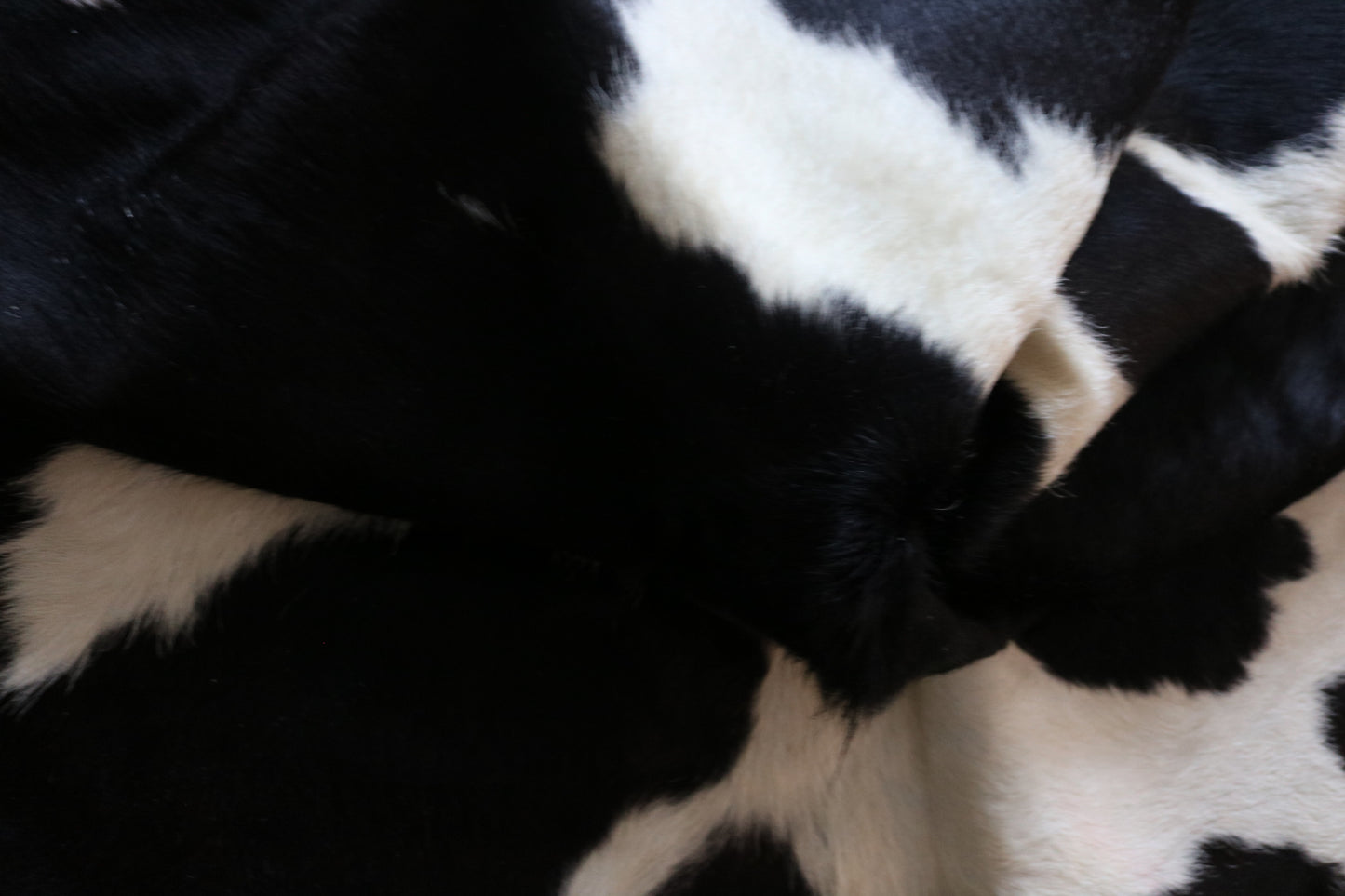 99252- Cowhide Rug Tapis Peau de Vache  - Collection Quebecuir Premium