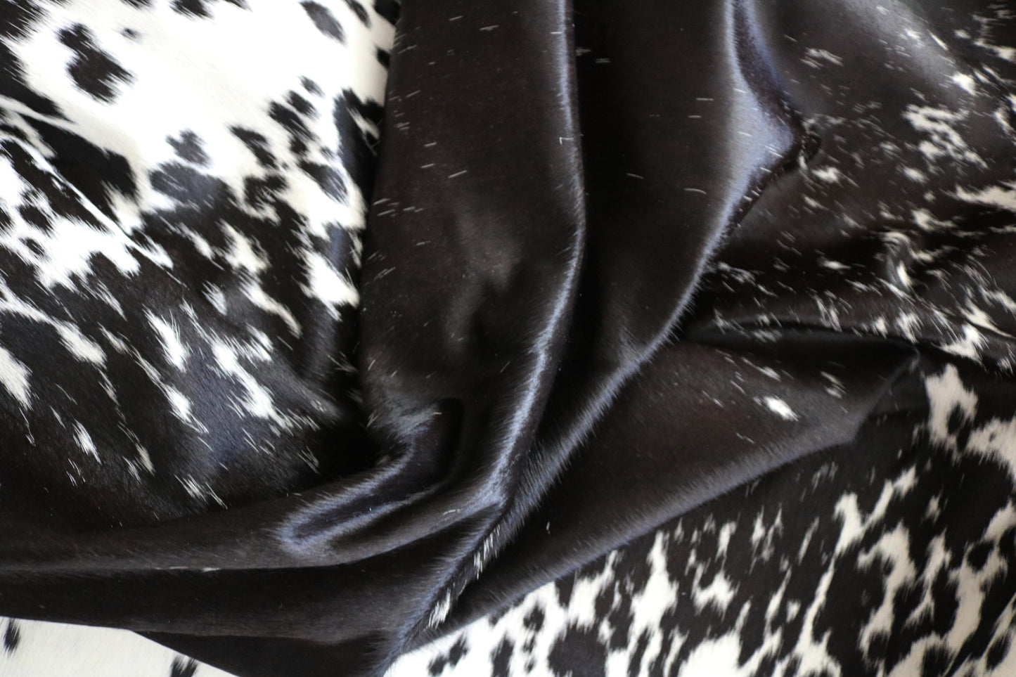 99269- Cowhide Rug Tapis Peau de Vache - Collection Quebecuir Premium