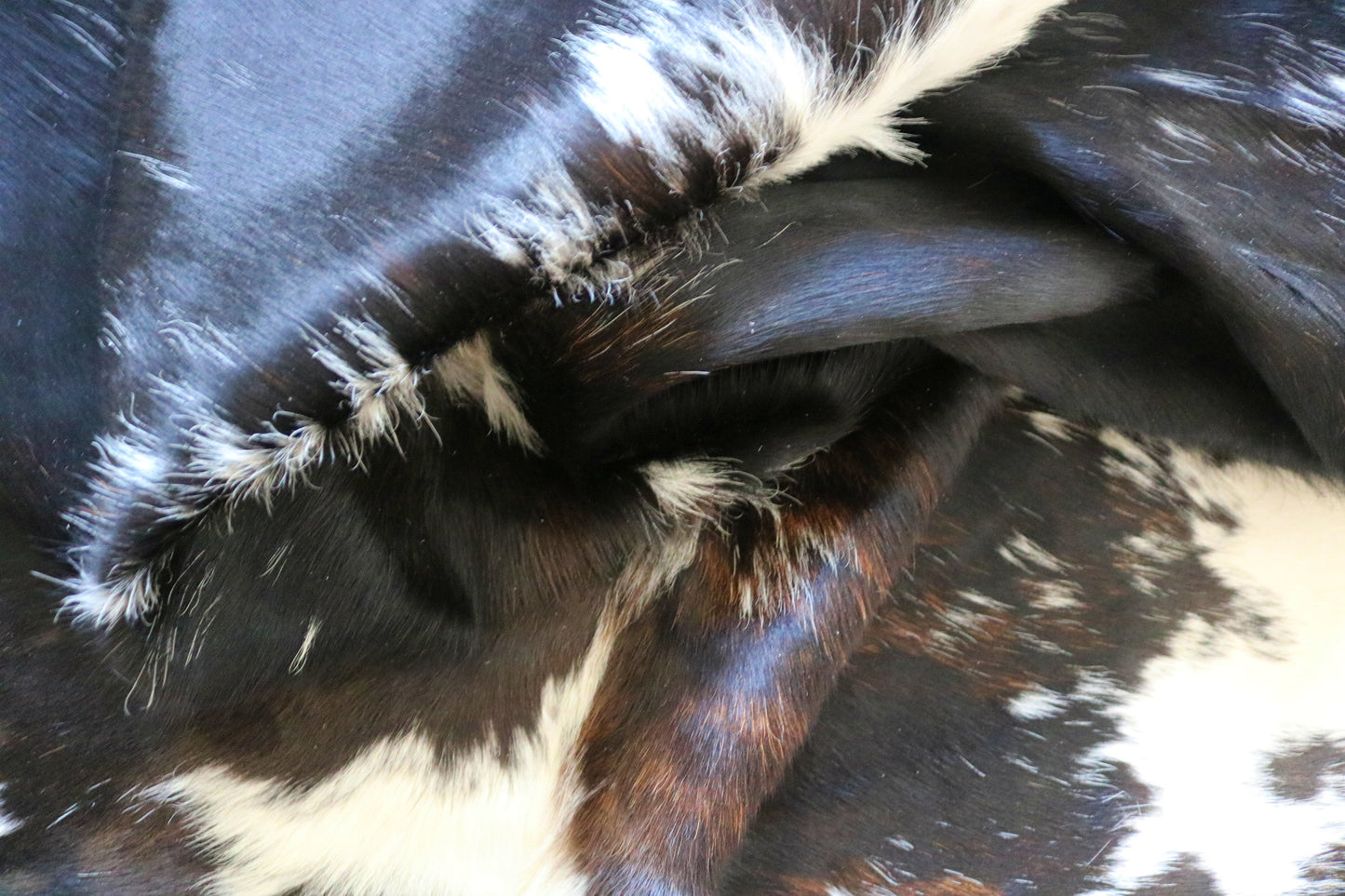 99272- Cowhide Rug Tapis Peau de Vache - Collection Quebecuir Premium