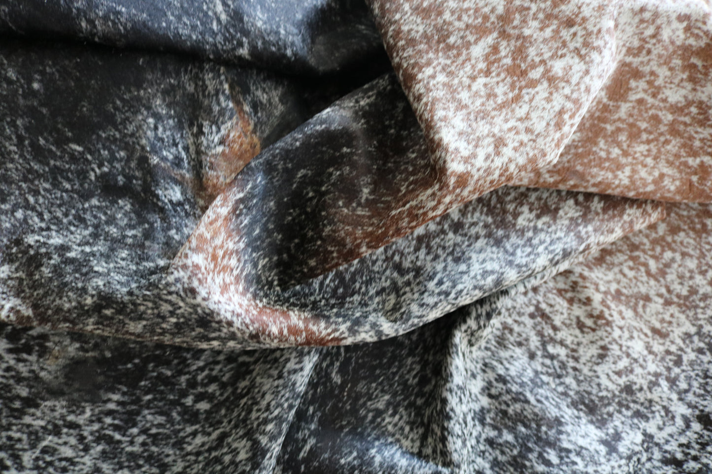 99278- Cowhide Rug Tapis Peau de Vache SUPER BIG SIZE XXXL - Collection Quebecuir Premium