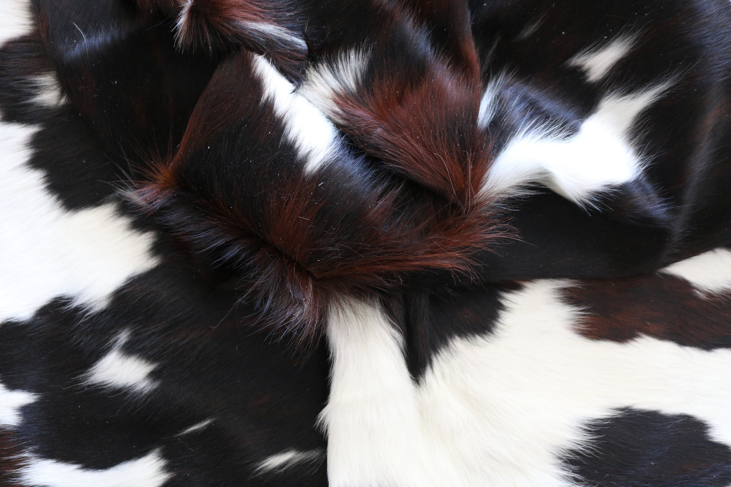 200527- Cowhide Rug Tapis Peau de Vache - Collection Quebecuir Premium