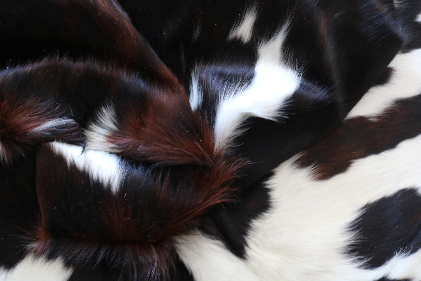 200527- Cowhide Rug Tapis Peau de Vache - Collection Quebecuir Premium