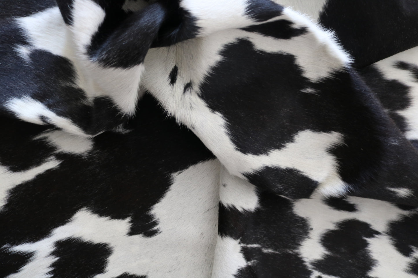 99285- Cowhide Rug Tapis Peau de Vache - Collection Quebecuir Premium