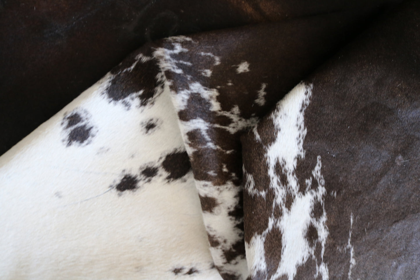 99292- Cowhide Rug Tapis Peau de Vache - Collection Quebecuir Premium